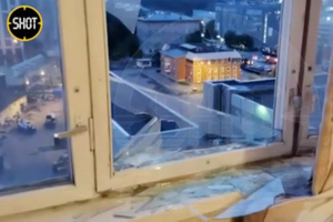 Лайф публикует видео из дома у "Москвы-Сити", где взрывной волной выбило окна