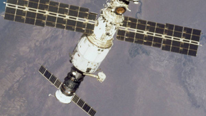 Российский модуль "Звезда" увёл МКС от столкновения с космическим мусором