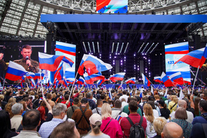 ВЦИОМ: Гордость при виде флага испытывают 68% россиян