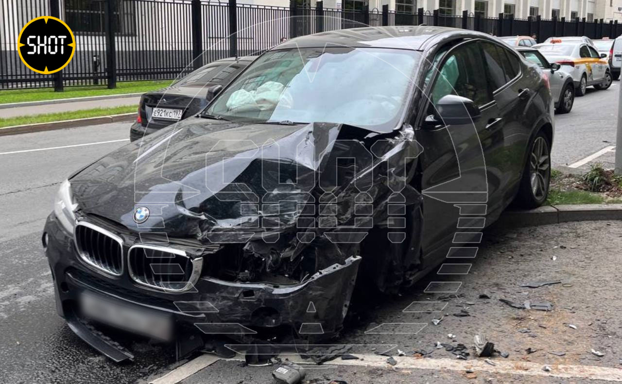 За рулём въехавшего в авто депутата BMW была глава департамента Счётной  палаты