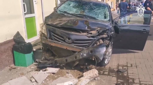 В Калуге завели дело на водителя "тойоты", сбившего людей на остановке
