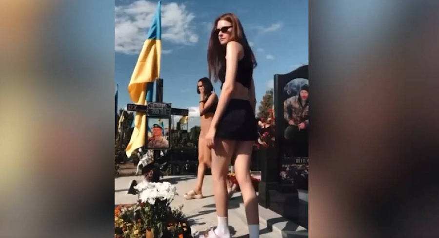 Две сестры, устроившие в Киеве танцы среди могил солдат ВСУ. Обложка © Instagram (соцсеть запрещена в РФ; принадлежит корпорации Meta, которая признана в РФ экстремистской) / vl_lindemann