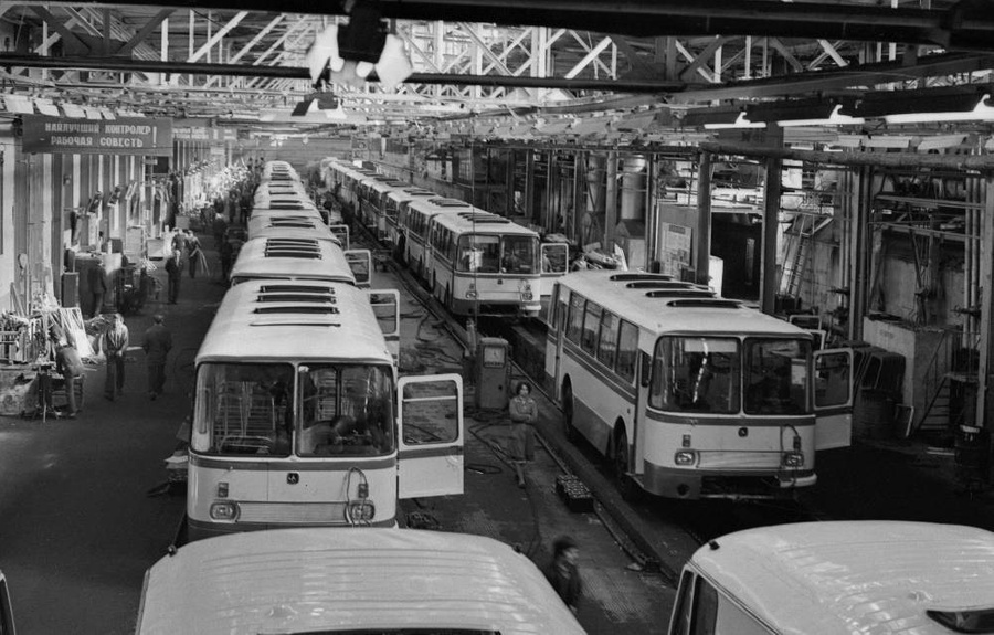 Львовский автобусный завод выпускал 14 600 автобусов ЛАЗ. Фото © ТАСС / Борис Криштул 