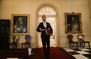 Ошибку Сунака при заполнении декларации о бизнесе супруги сочли непреднамеренной