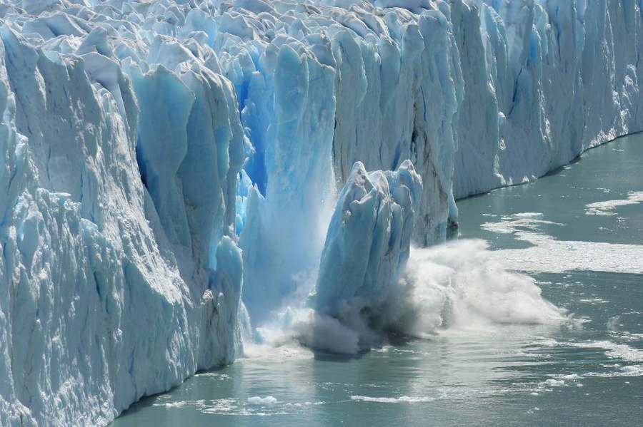 Схема такая: мы вызываем изменение климата, на Земле становится теплее и больше углекислого газа. Фото © Shutterstock