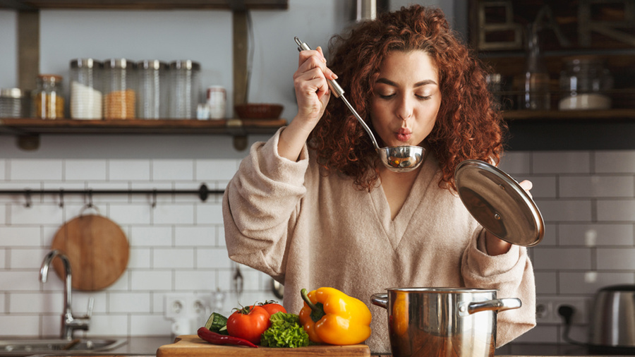 Что именно мешает вам готовить вкусные блюда: пять распространённых ошибок на кухне. Фото © Shutterstock