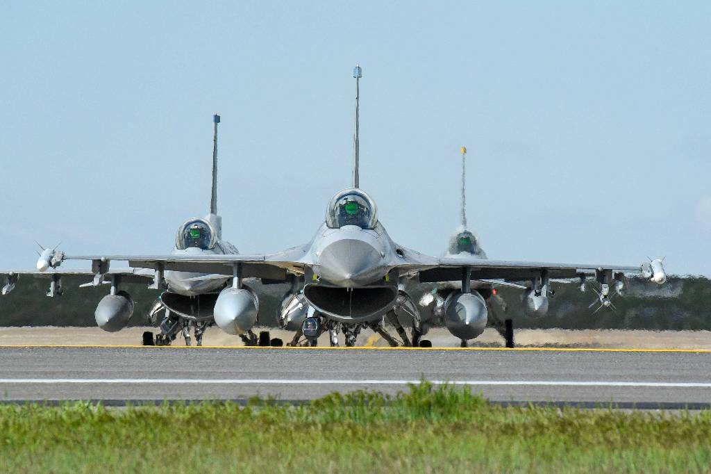 F-16 сопроводили нарушителя воздушного пространства над местом отдыха Байдена