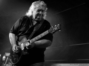 Британский гитарист Берни Марсден умер в возрасте 72 лет