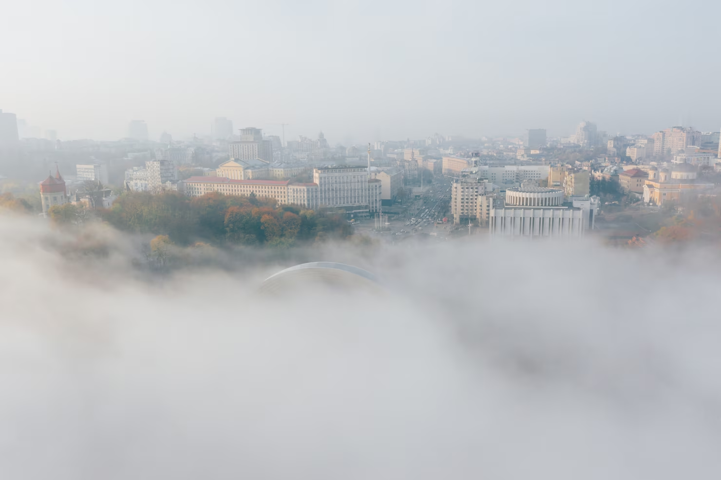 Москву до утра воскресенья накроет туман