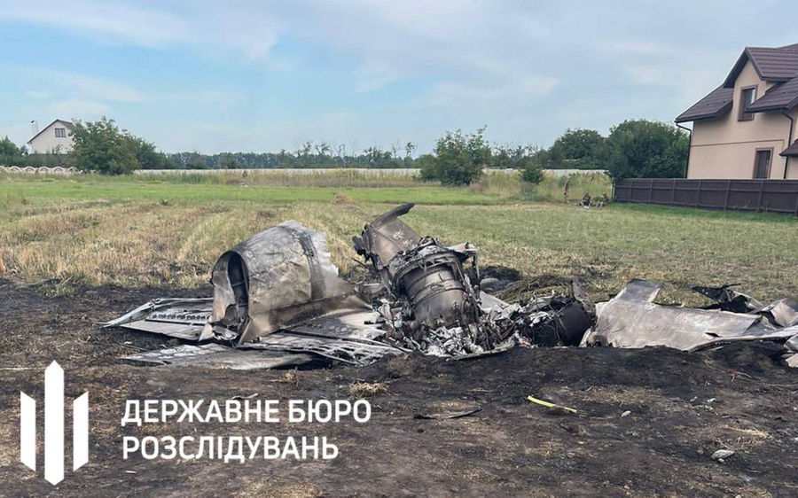 Место падения обломков столкнувшихся украинских самолётов в Житомирской области. Фото © t.me / Госбюро расследований Украины