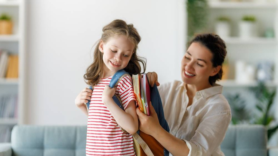 Как правильно собрать ребёнка в школу: обереги и амулеты на удачу. Обложка © Shutterstock