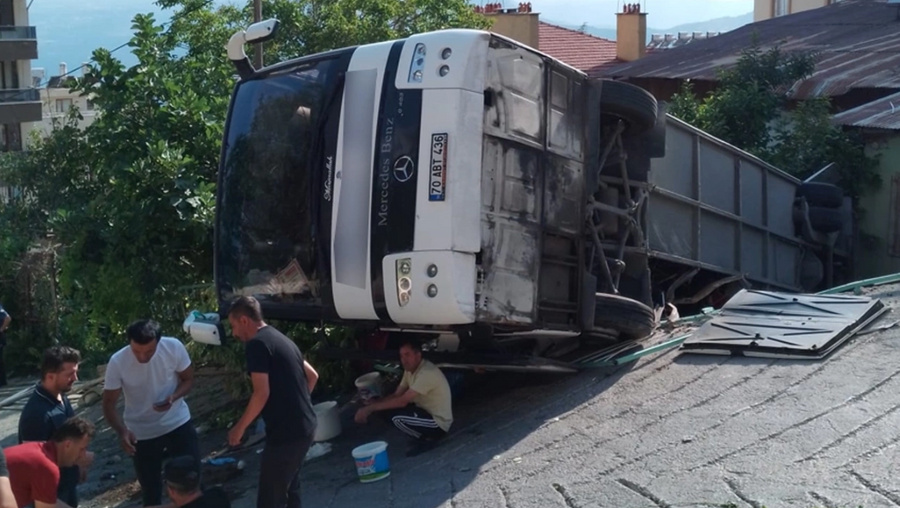 ДТП с туристическим автобусом в Турции. Фото © Facebook (соцсеть запрещена в РФ; принадлежит корпорации Meta, которая признана в РФ экстремистской) / Önce Vatan Gazetesi