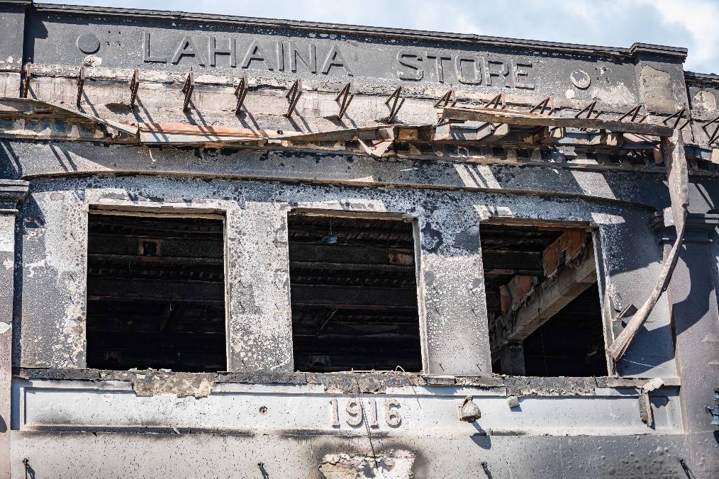 На гавайском острове Мауи эвакуируют жителей из-за риска новых лесных пожаров
