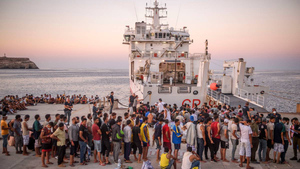 Две тысячи мигрантов прибыли по морю в Италию за сутки