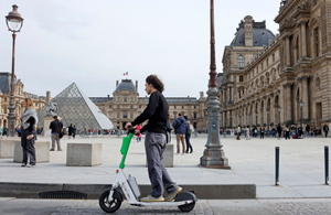 Париж первым в Европе запретил поездки на электросамокатах