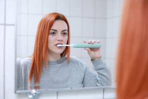 Стоматолог предупредила, что бактерии во рту могут "привыкать" к вашей зубной пасте