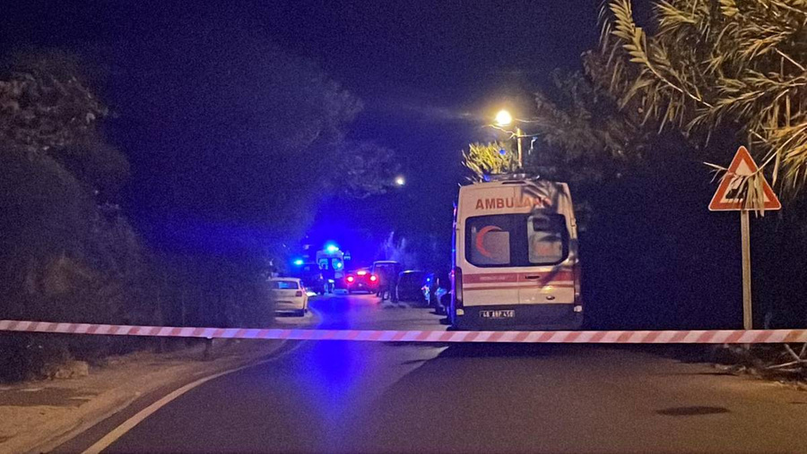 Скорая помощь на месте стрельбы в Бодруме. Обложка © Twitter / dokuz8haber