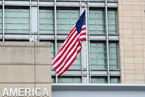 ФСБ хочет допросить двух американских дипломатов по делу информатора Посольства США