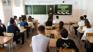 Россияне высказались об идее показывать в школах ролики про СВО