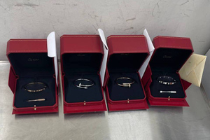 Контрабанда "тяжёлого люкса": В Шереметьево у пассажирки изъяли браслеты Cartier на 4 млн