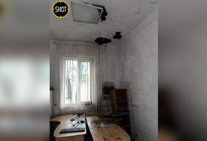 Град с яйцо продырявил машины и пробил крышу сельской администрации на Кубани