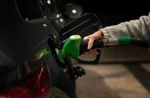 Власти пообещали не допустить сильных колебаний цен на топливо