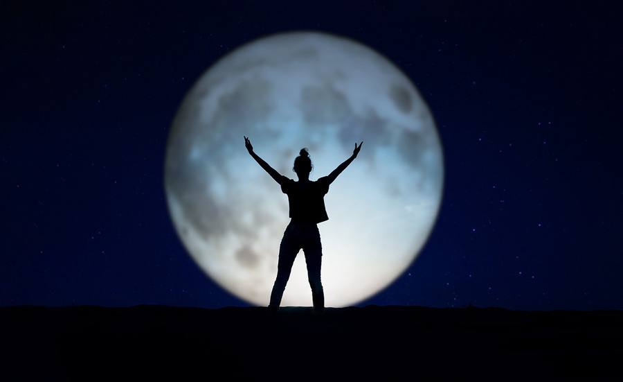 Голубая луна 2023 года: как отразится на жизни всех знаков зодиака и почему так называется. Фото © Getty Images