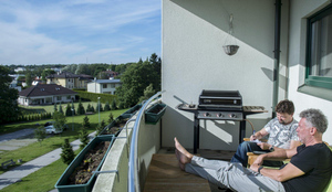 Троицкий* в своём новом доме в Таллине. Фото © rus.delfi.lv / TANEL MEOS / DELFI / EESTI AJALEHED
