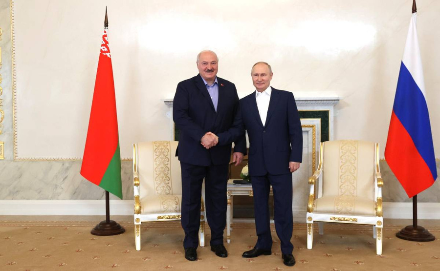 Александр Лукашенко и Владимир Путин. Обложка © Kremlin.ru