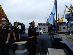 Флаг ВМФ России подняли на новом исследовательском судне "Евгений Горигледжан"