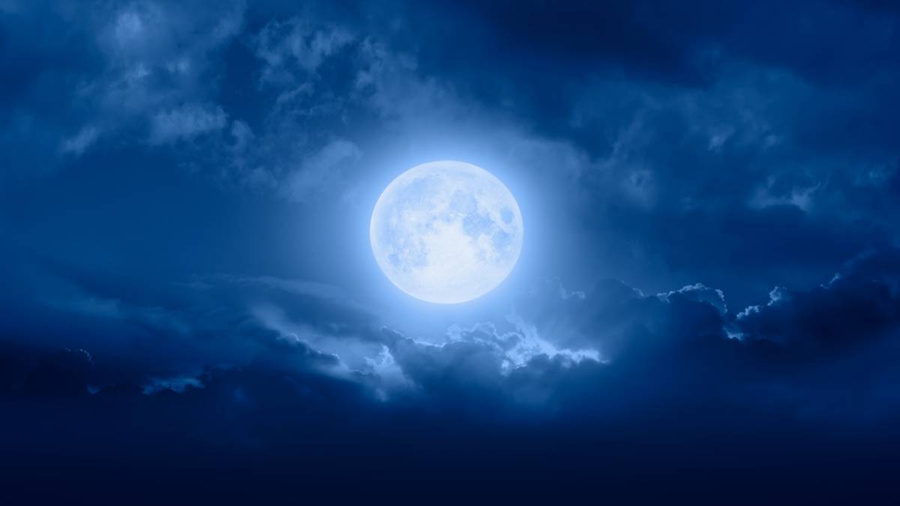 Метеоусловия позволят тщательно рассмотреть над Москвой голубую луну. Обложка © Shutterstock