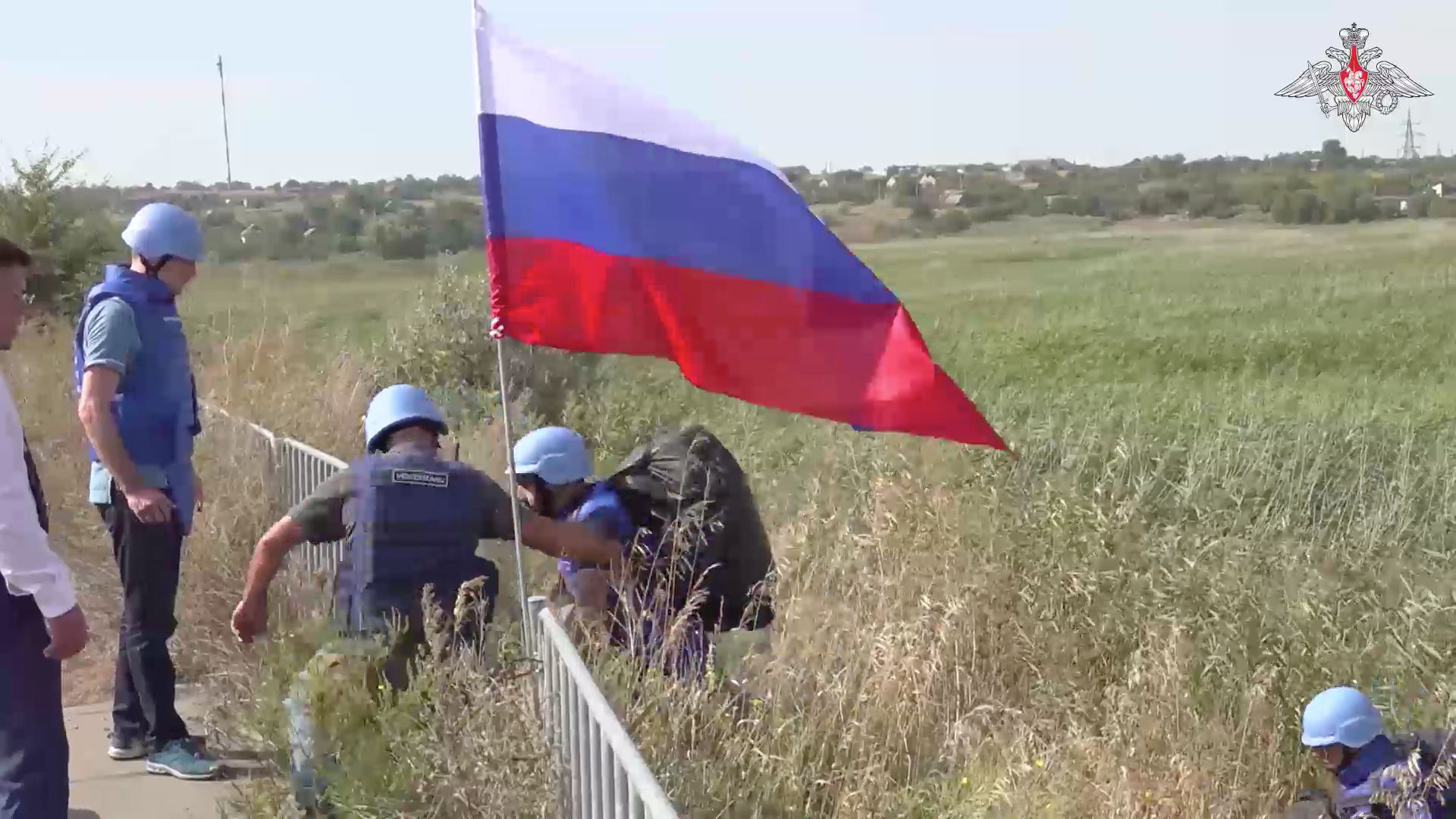 ВСУ устроили имитацию взрывов на пути миссии МАГАТЭ к ЗАЭС под конвоем российских военных