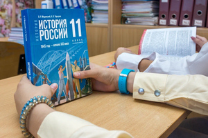 Школьники из ЛНР получили новые учебники по истории России с разделом об СВО