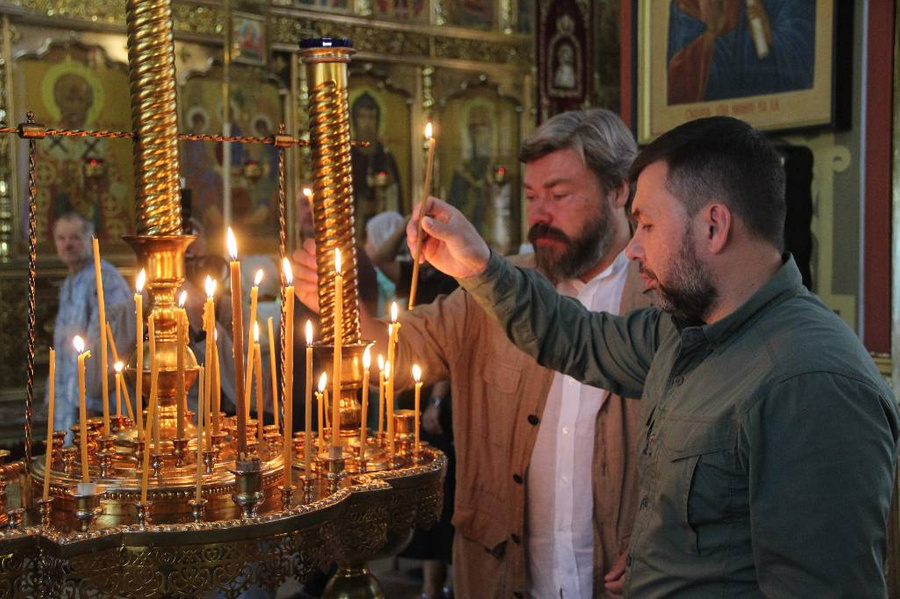 В Мариуполе прошёл торжественный молебен за победу. Обложка © Предоставлено LIFE