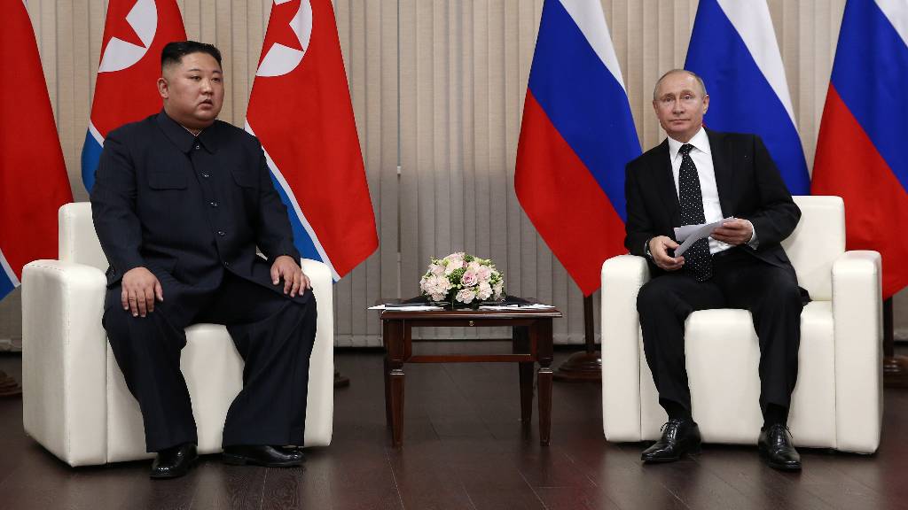Песков объяснил обмен письмами между Путиным и Ким Чен Ыном