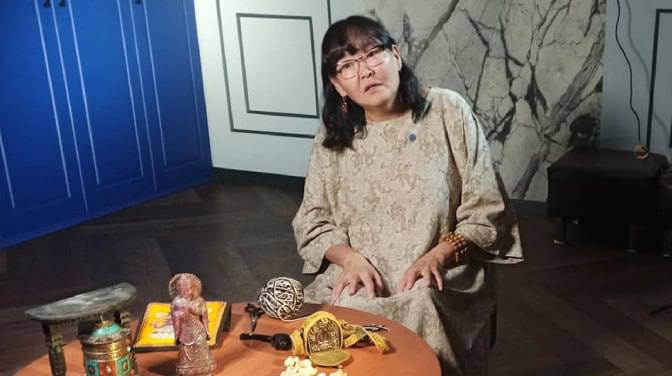 <p>Считается, что драконы живут на небе, где-то, то есть они совершенно не связаны с землёй. И, заметьте, что из всех 12 символов только Дракон считается мифическим. Его реально не существует. Остальные все животные есть: свинья, кролик и тому подобное</p>
