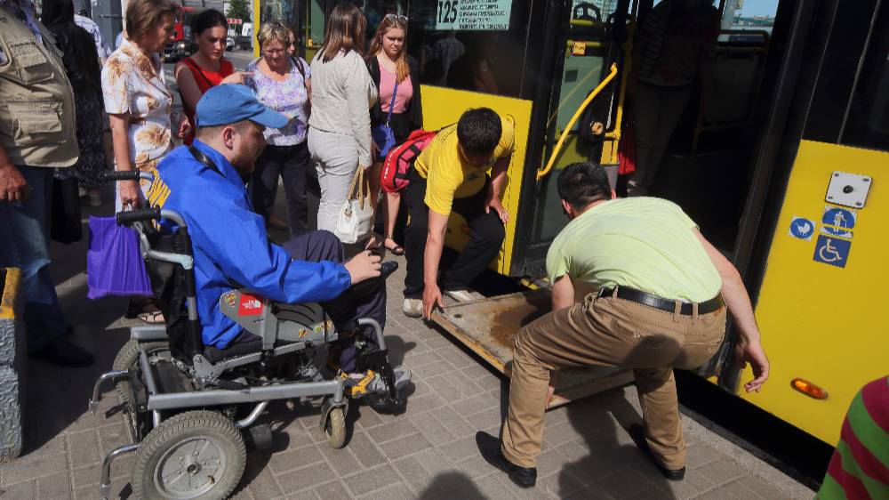 Вводится запрет на высаживание из транспорта инвалидов без билетов