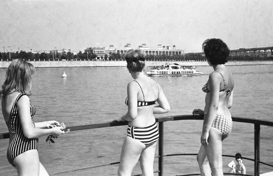 10 архивных фото советских женщин на пляжах: как они отдыхали в СССР? Фото © Фотохроника ТАСС