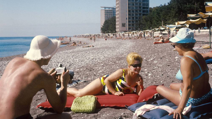 Советские женщины на пляжах: какие секреты скрывала жизнь в СССР? Фото © ТАСС / Кунов Валентин