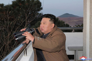Ким Чен Ын проверил работу заводов по производству боеприпасов и БПЛА