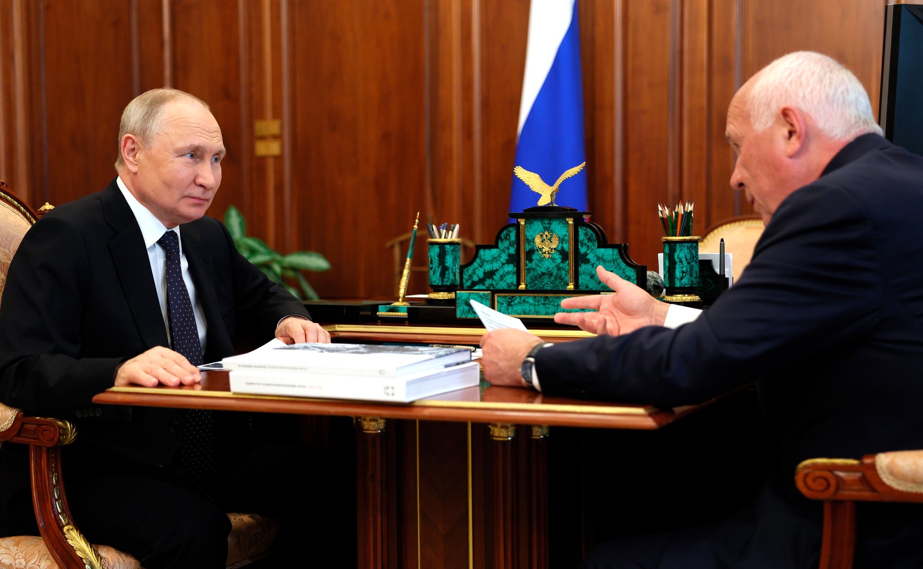 Путин на встрече с Чемезовым поручил увеличить производство российских беспилотников
