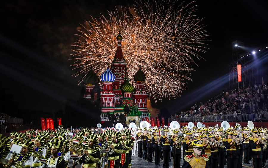 Представление в преддверии открытия XV фестиваля "Спасская башня" в Москве в 2022 году. Фото © YURI KOCHETKOV / EPA / ТАСС