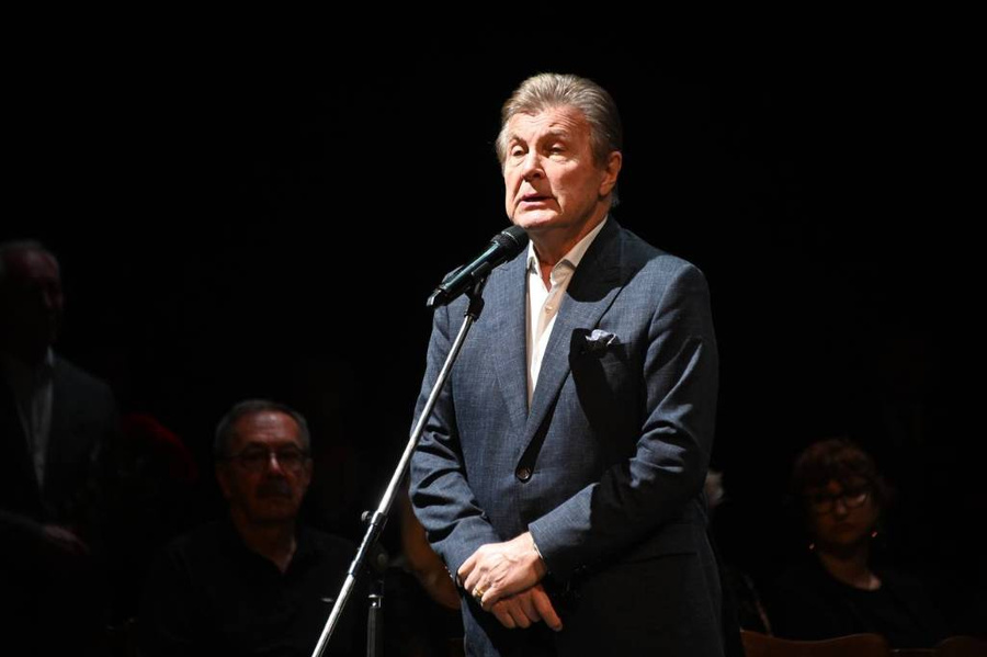 Лев Лещенко на церемонии прощания с Ириной Мирошниченко. Фото © LIFE / Павел Баранов