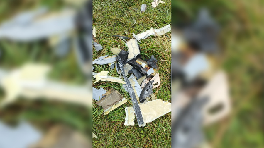 Обломки беспилотника, сбитого в Брянской области. Обложка © Telegram / НОВОСТИ БРЯНСКА, типичный подслушано
