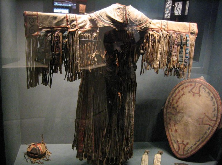 Костюм эвенкийского шамана. Музей на набережной Бранли (Франция). Фото © flickr.com / suncana