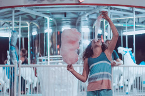 Врач рассказала, для кого сладкая вата вреднее — детей или взрослых