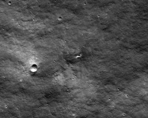 NASA показало кратер, вероятно, образованный после падения "Луны-25"