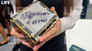 Школьники унесут со встречи с Путиным особые значки, автограф президента и даже его рукопожатие