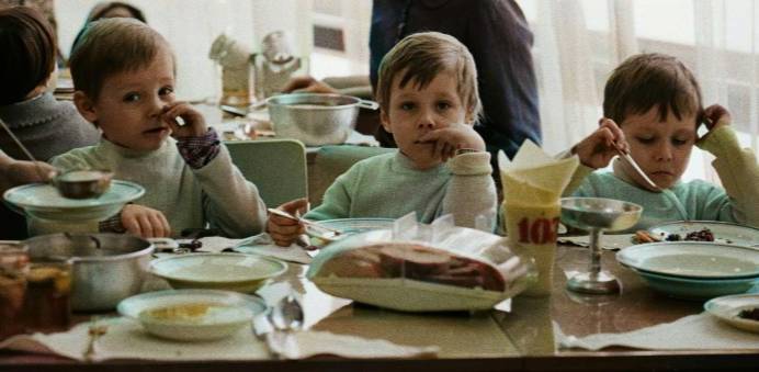 Кому-то из советских детей, может, и нравился молочный суп, но большинство малышей его не переваривало в прямом и переносном смысле. Фото © ТАСС / Юрий Белинский