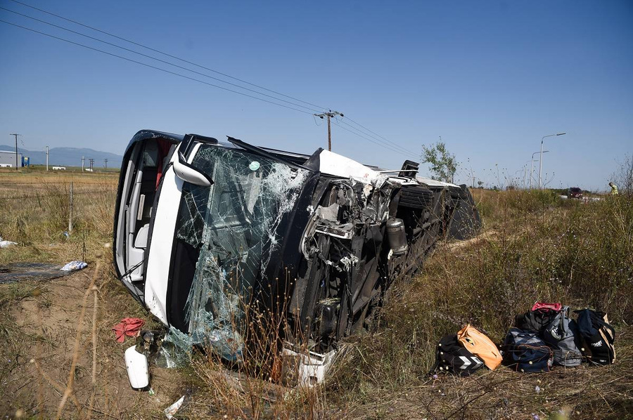 Последствия аварии с участием автобуса в Греции. Обложка © X / thestival
